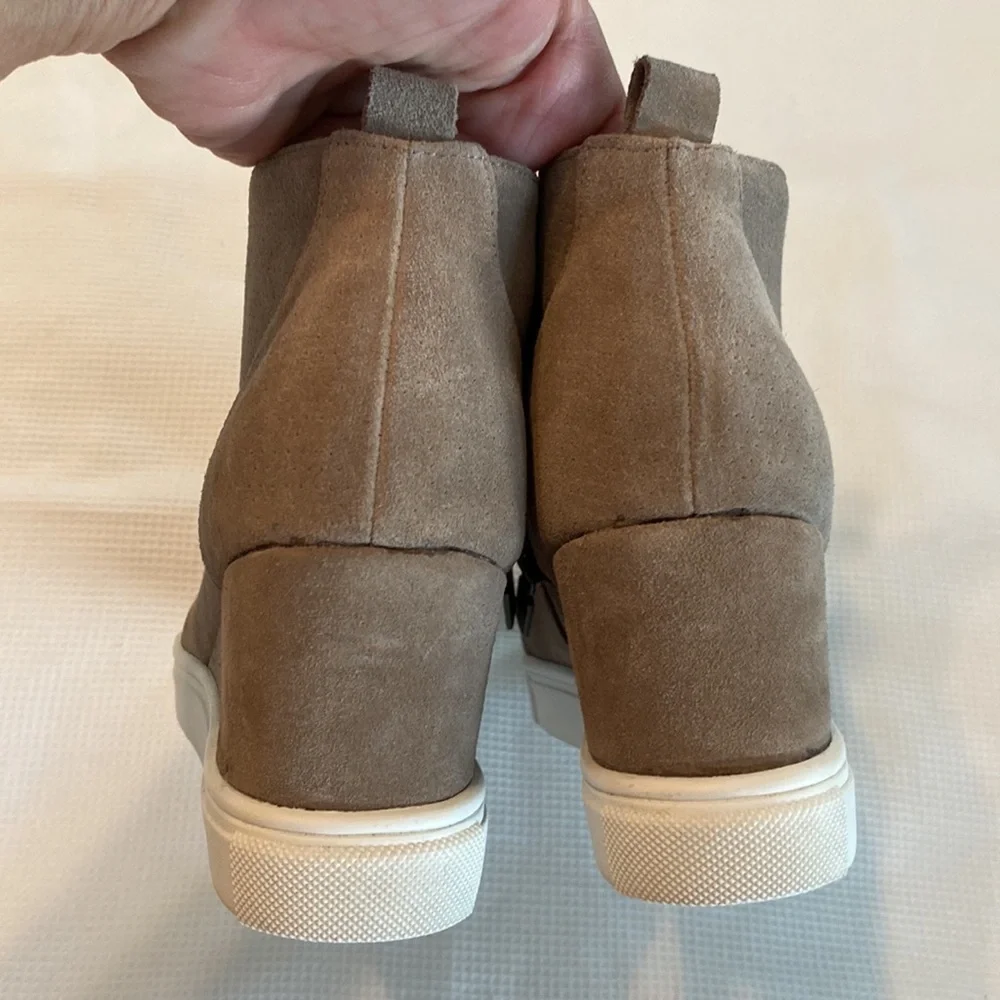 Blondo Gatsby Wedge Waterproof Sneakers Size 5.5 M